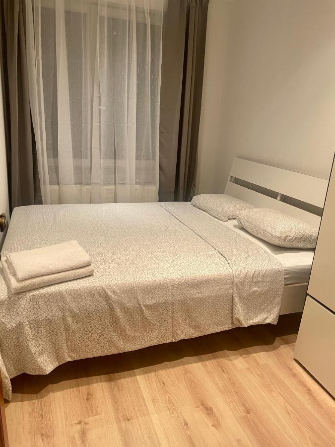 בריסל Lovely 2 Bedrooms Apartment מראה חיצוני תמונה